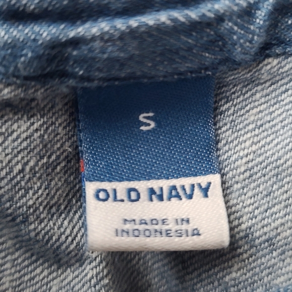 Old Navy Ruffle Collar Medium Wash Denim Shirt - Picture 3 of 6